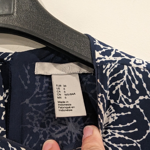 H&M | Printed Midi Satin Dress - Picture 8 of 8